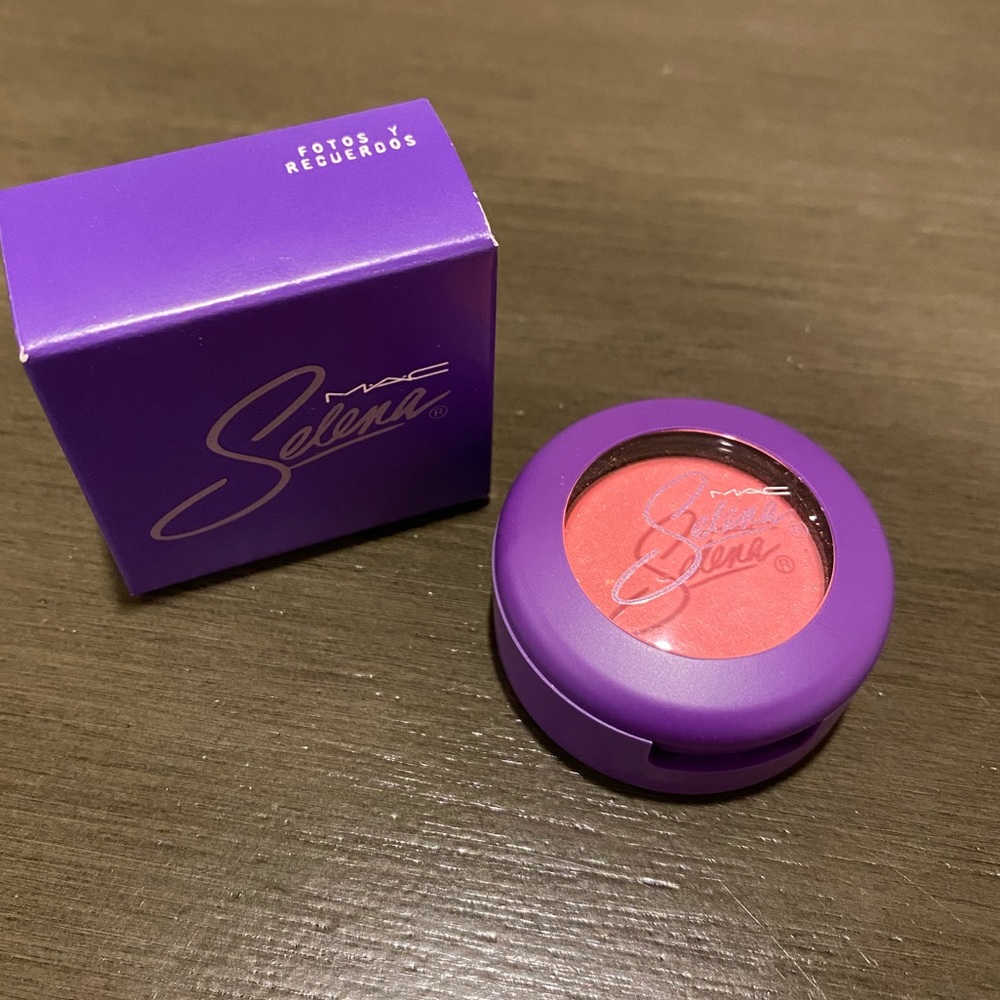 MAC Selena Photos Y Recuerdos Eyeshadow Brand New